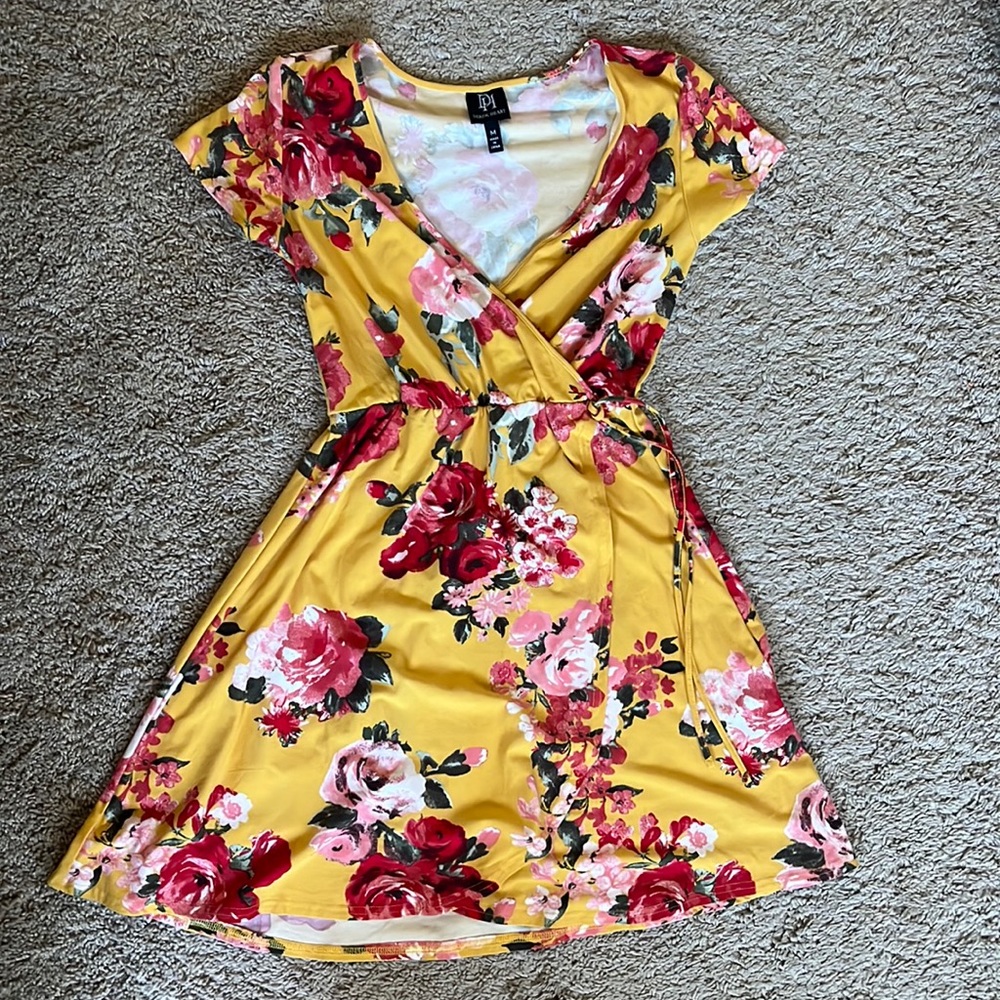 Cute gold dress with flower print